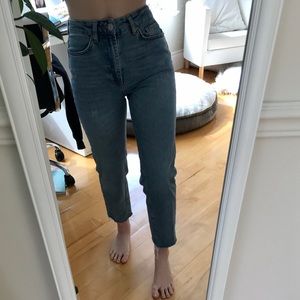 BDG High-Waisted Mom Jean - Light Wash